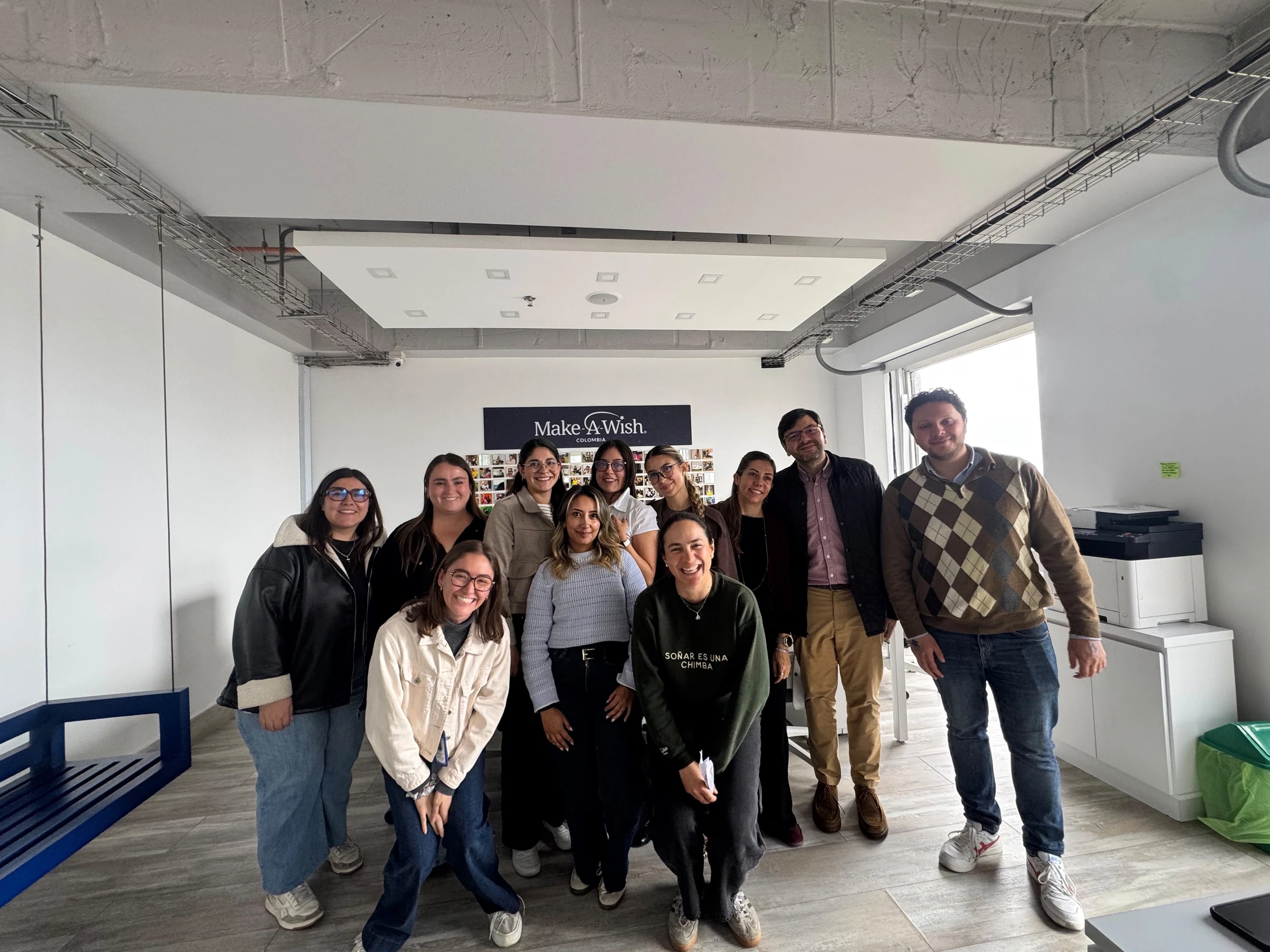 Equipo de Scola Abogados cumpliendo un deseo con la fundación Make-A-Wish